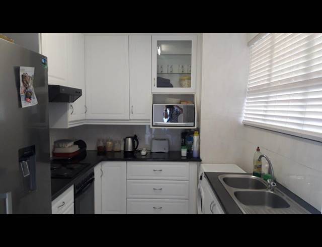 2 BEDROOM FLAT TO LET IN ESSENWOOD